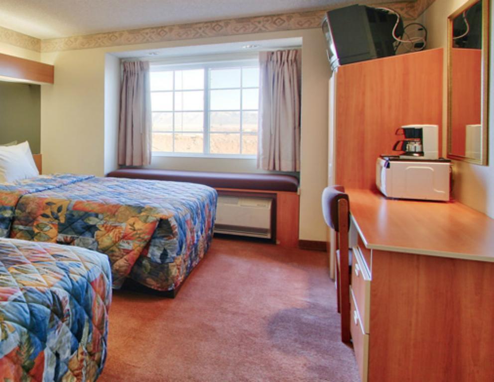 Western Skies Inn & Suites Los Lunas Стая снимка