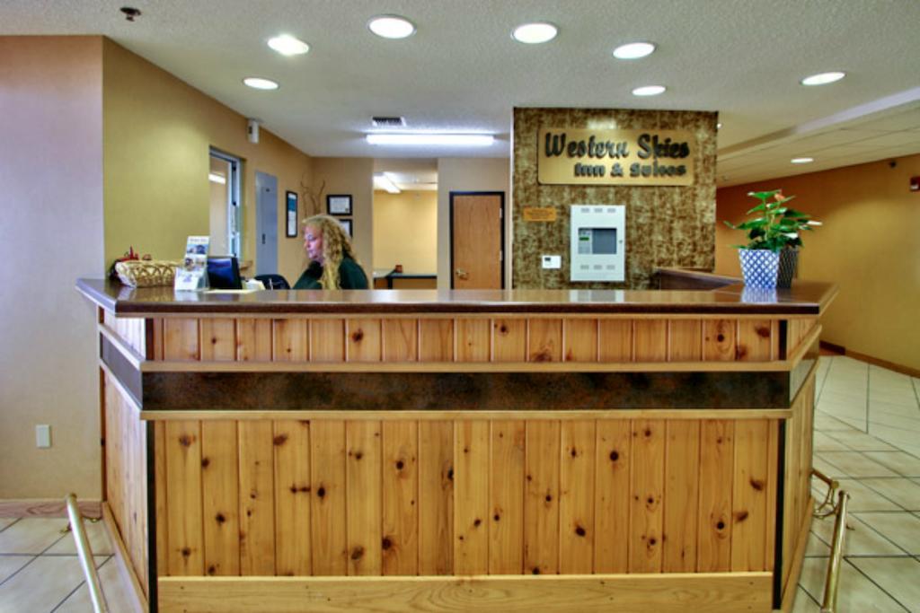 Western Skies Inn & Suites Los Lunas Екстериор снимка