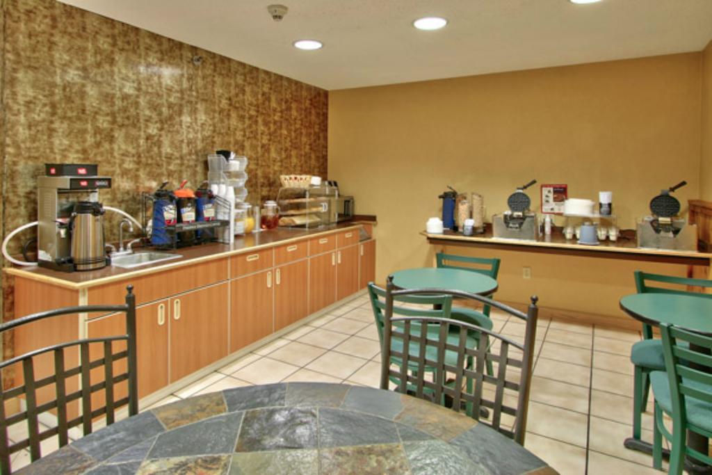 Western Skies Inn & Suites Los Lunas Екстериор снимка